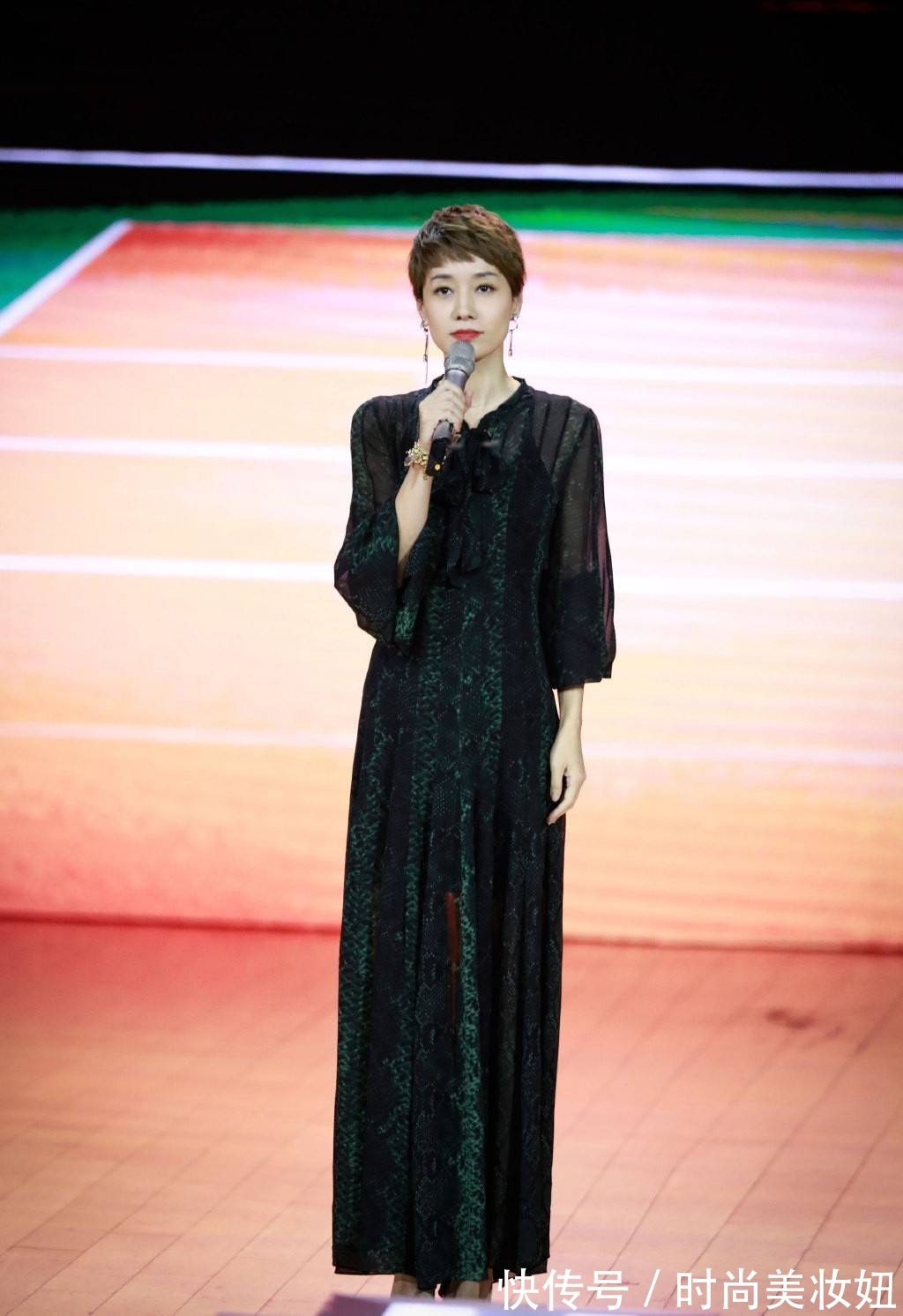 抽绳|马伊琍气质好就是不会打扮,穿雪纺连衣裙配长裤,廉价太多了