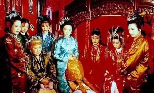  赵姨娘|《红楼梦》里集美貌与才华于一身的女子，赵姨娘都赞叹：会做人！