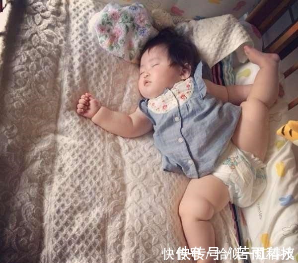 宝宝|妈妈在网上晒出宝宝睡觉的样子,有几张你可能受不了