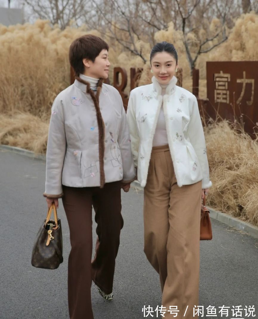 元素 被新中式穿搭圈粉了,50岁妈妈贵气,30岁女儿优雅,照着穿就很美