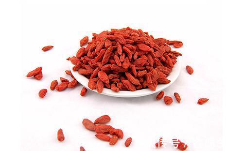 枸杞多糖|睡前吃“枸杞”比人参都厉害什么时间吃枸杞才能发挥最大功效