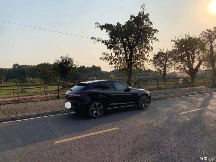 国产车|享受放荡不羁的赛力斯SF5，黑赛所向披靡！