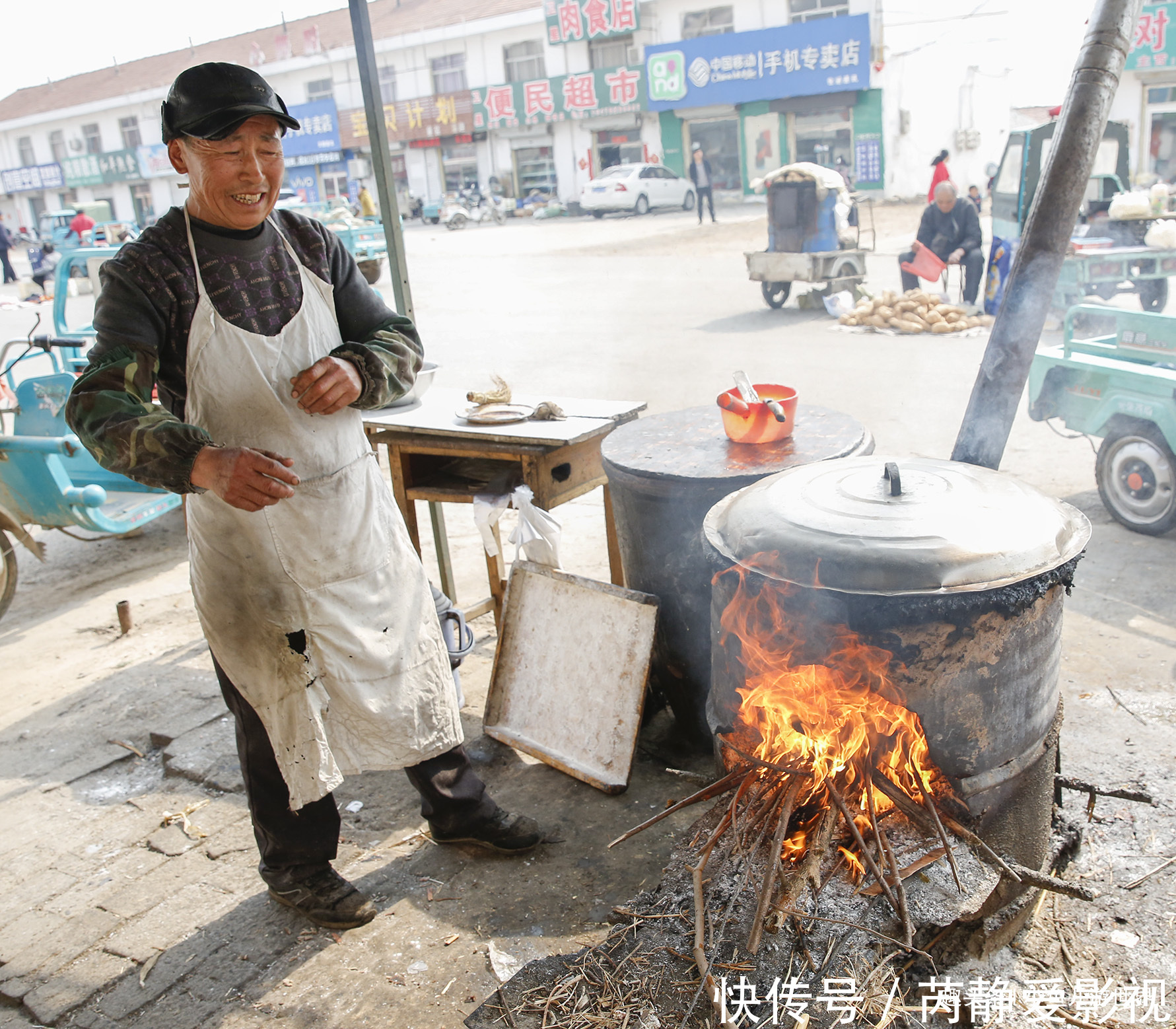 64岁农村大爷40多年古法老手艺，木柴烧铁锅，一天做10多锅