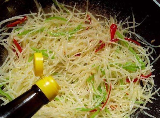家人|土豆发芽，吃掉还是扔掉之前做错了，快告诉家人，早知道早受益