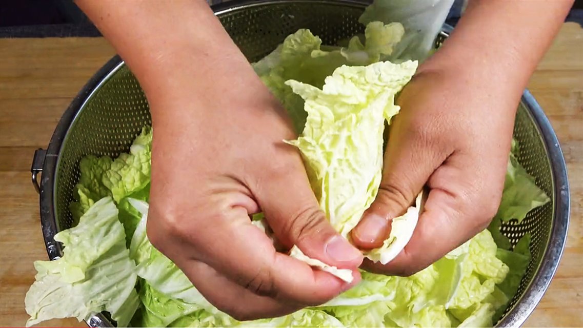 白菜炖粉条，直接下锅是大错！教你不外传的诀窍，做一锅都不够吃