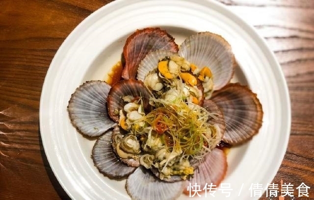 老公对家人从不小气，周末做一桌子饭菜，老婆女儿心满意足幸福！