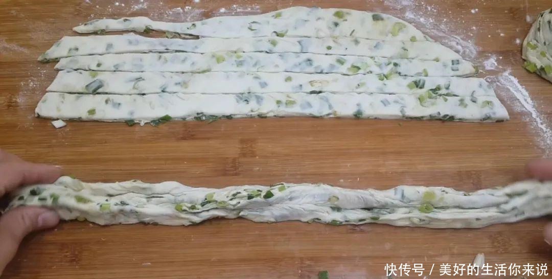 烙饼|烙饼以后就这样做,加1把葱花,张张柔软又筋道,学会天天不起早