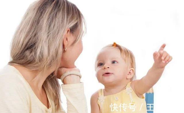 父母|娃快2岁还不会说话,奶奶却责怪父母没给孩子剪舌根,无知者无畏