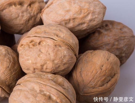 核桃和它一起煮,每天一碗,视力好了,夜里越睡越香,脸蛋更白嫩