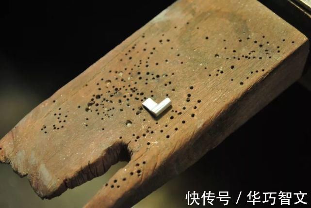 半球形 这件暗藏机关的项链,又变手链的可拆搭扣