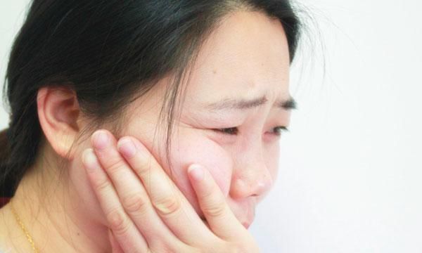 牙齿|吃饭时,总咬到舌头或腮帮子并不是馋肉了,或是大脑发出的预警