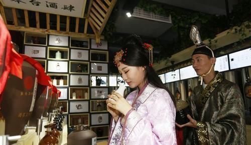 回应|卓文君回诗一首,巧妙回应司马相如13字的休书,竟成经典情诗