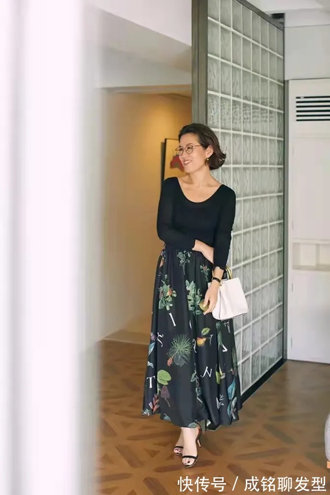 直子|49岁的大草直子太会穿,堪称小个子穿搭典范,简约时尚高级感满满
