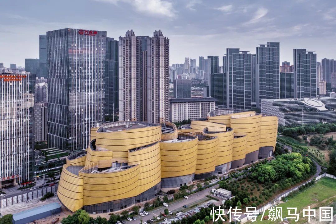 商业|商业地产轻资产和重资产的赛道，你更看好谁？
