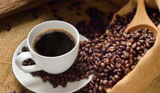 咖啡|减肥的人,晚上别碰3类食物,或许让你悄悄长肉,再喜欢也尽量忍