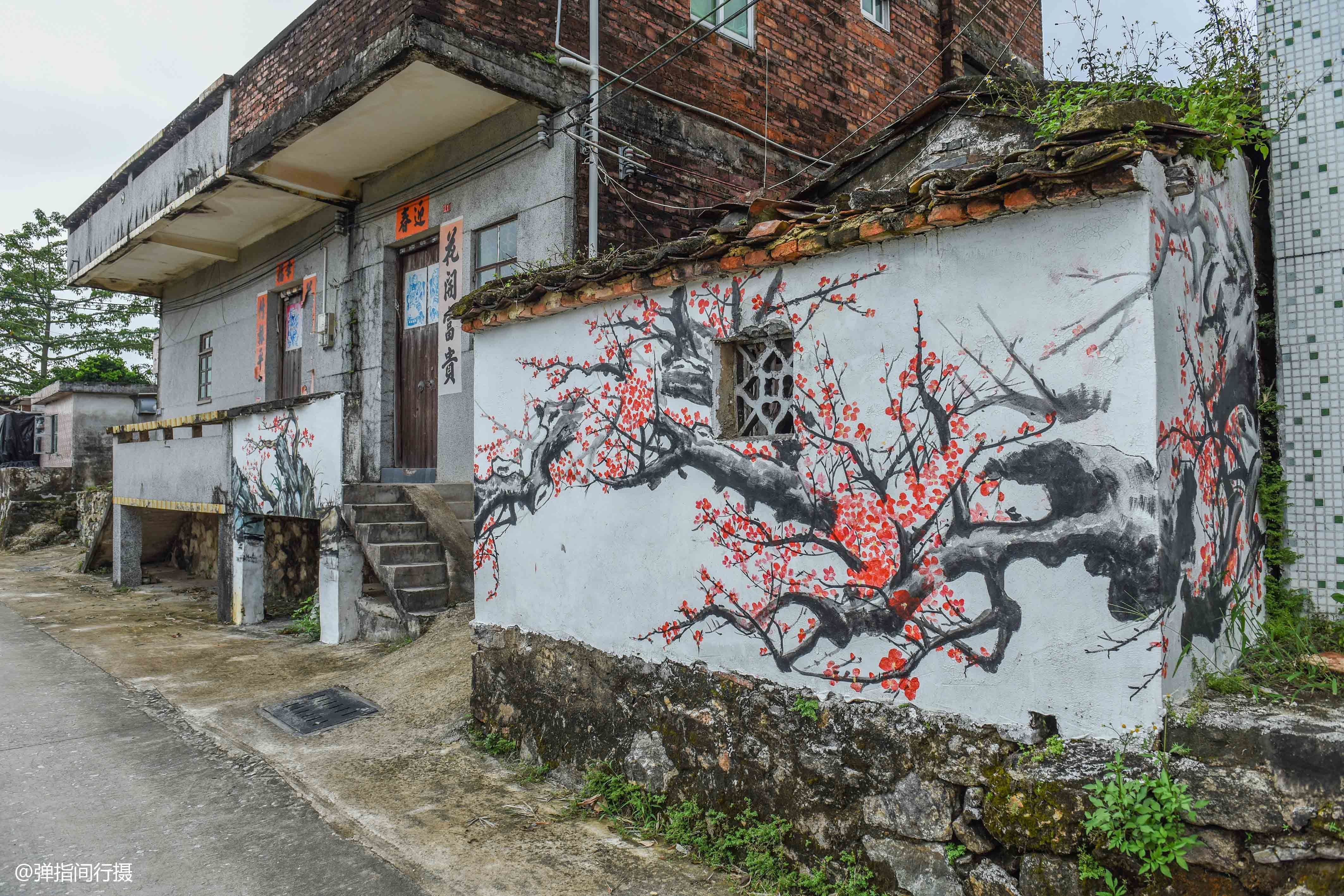 大师@绘画大师出于寒门,幼时曾撕邻居家对联画画,如今作品每平尺28万