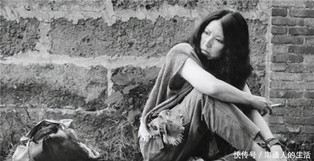 女人|《三毛传》：女人这一生，不读三毛，不懂独立