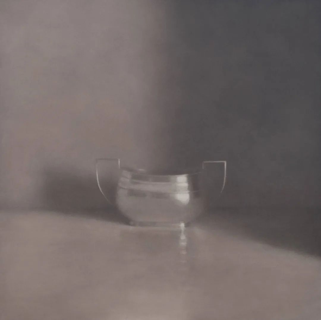 孤独感#柔和的光影和质感,她的静物画散发着一种孤独感!