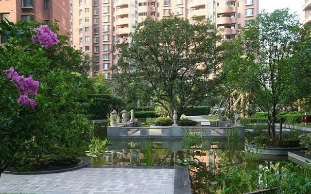 底楼|住过一楼以后，来说说为什么越来越多有钱人喜欢买一楼房子了