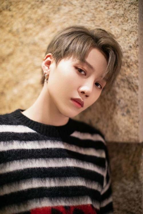 木棕|今年冬季流行染“奶茶色”,看似低调却很有质感,不换发型也时髦