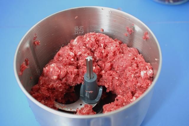 筋骨|再没钱也要给孩子多吃这肉，强壮筋骨长个高，烙肉饼太香了