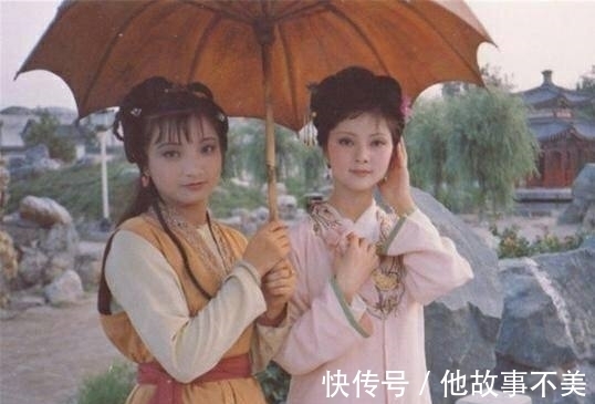 薛宝钗#红楼梦第八回,薛宝钗连喊三次让莺儿倒茶,莺儿为什么总是不去?