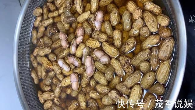 煮盐水花生时,加1样东西,咸香入味久存不坏,越吃越上瘾