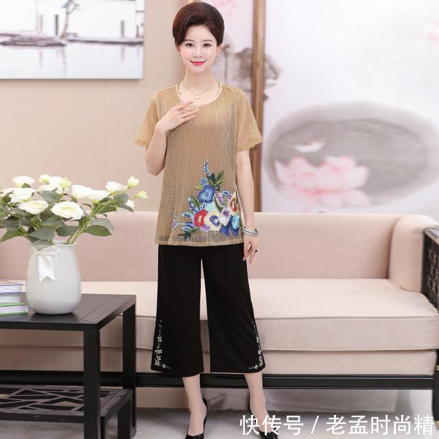 阔腿裤 会穿的女人,到了40是不穿裙子的,她们一般会选择时髦的套装
