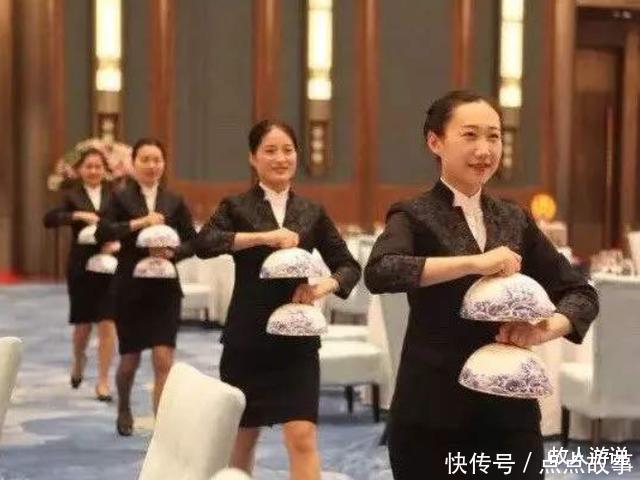 她是“国宴级服务员”,为各国宴会服务3次,一般宴会都请不动她