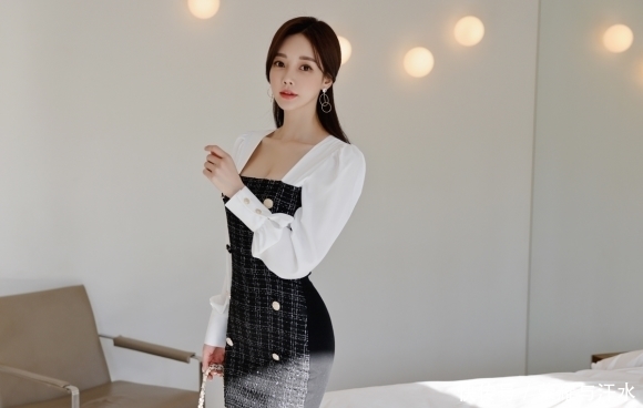 美人图鉴孙允珠：晶莹钻黑镶白竖扣灯笼袖衣裙