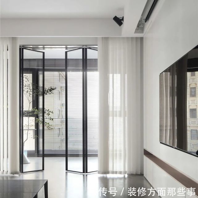 客厅|阳台还在装推拉门?现在流行这样设计,面积大不止一点点!