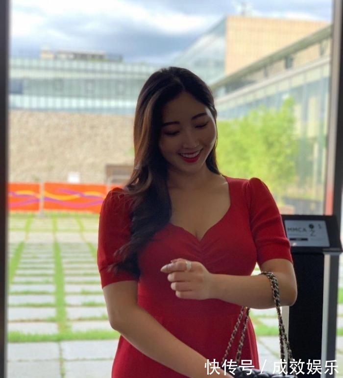 女生 讲真的,微胖型女生,这样子穿搭,更显“成熟”魅力