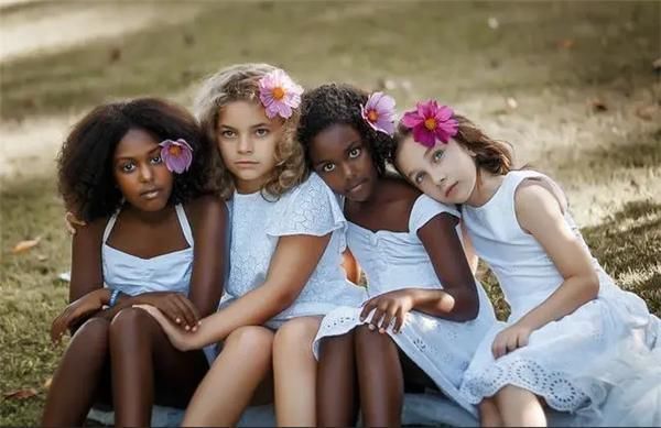 她是“最美黑人女孩”，因长得太漂亮，家人从不敢让她单独外出