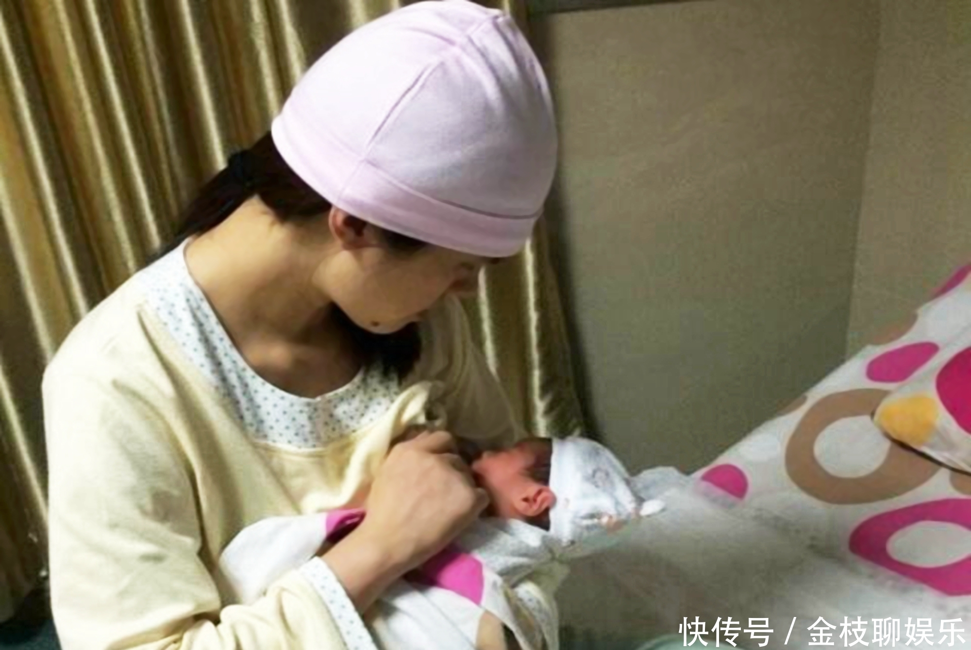 邻居抱娃上门“借奶”,宝妈不好拒绝,婆婆的一席话让宝妈佩服