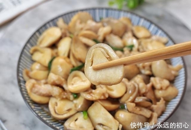 简单|秋天此菜要多吃,好吃易消化,简单一炒,比肉更香,上桌吃不停嘴