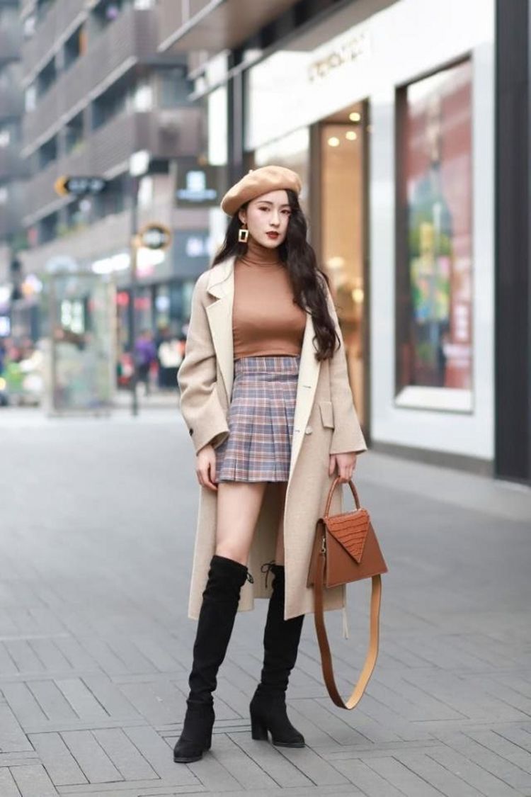 街拍|美女街拍:小姐姐有着一头优雅的长发,尖头高跟鞋优雅又成熟