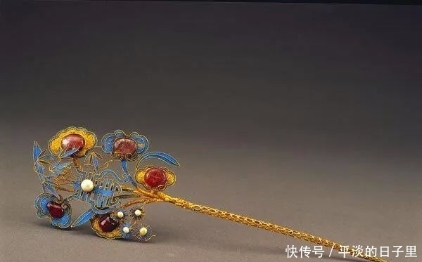 皇帝|为了皇帝朝冠上的东珠,一群水下奴冒着生命危险,在冰冷的水中挣扎