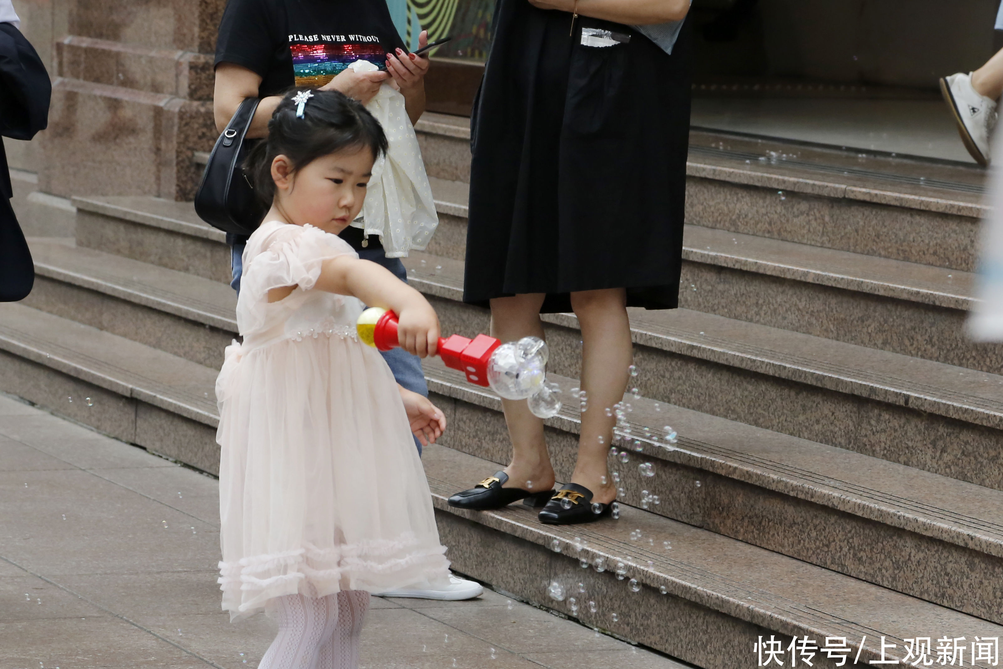 大人|今天这个“节日”，看看小孩大人都怎么过