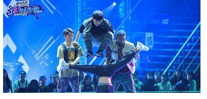 柯南|《街舞4》王一博成柯南舞台最后彩蛋