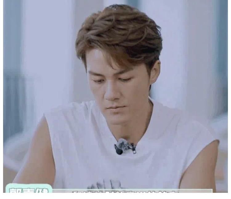 培训|娱乐圈第一个综艺岗前培训出现了,明星们忙着记笔记,网友却发现了问题