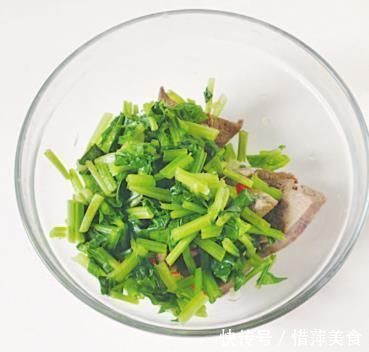 常吃|常看电脑和手机的人,这道菜要常吃,改善视力,缓解疲劳,别错过