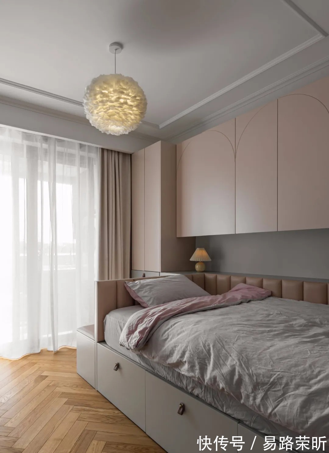 住所|把屋主中意的颜色通通搬到家中，塑造出一个时尚又颇具复古气息的高级感住所