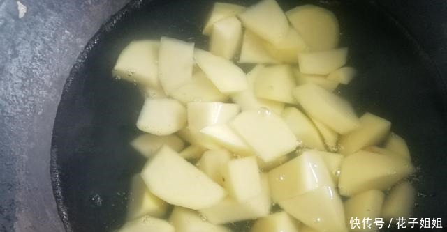 冬季不吃肉也要多吃它,富含纤维素,才2块多钱1斤,一煎一焖超香