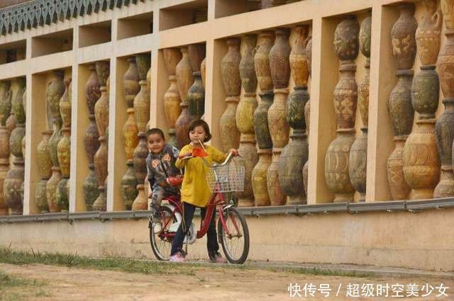 小朋友|5岁弟弟误以为姐姐被打,冲上去揍人,场外的观众都笑抽了!