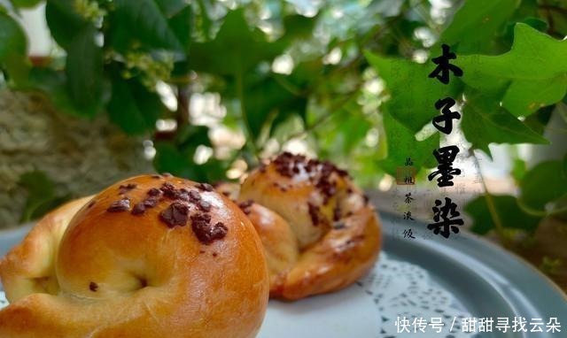 用橙汁做面包,颜色金黄,酸甜口味,更适合夏天