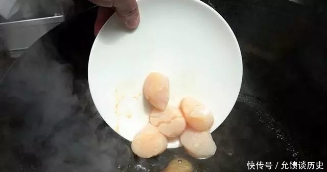 它和西兰花是天生一对,营养价值极高又好吃,炒一盘都不够孩子吃