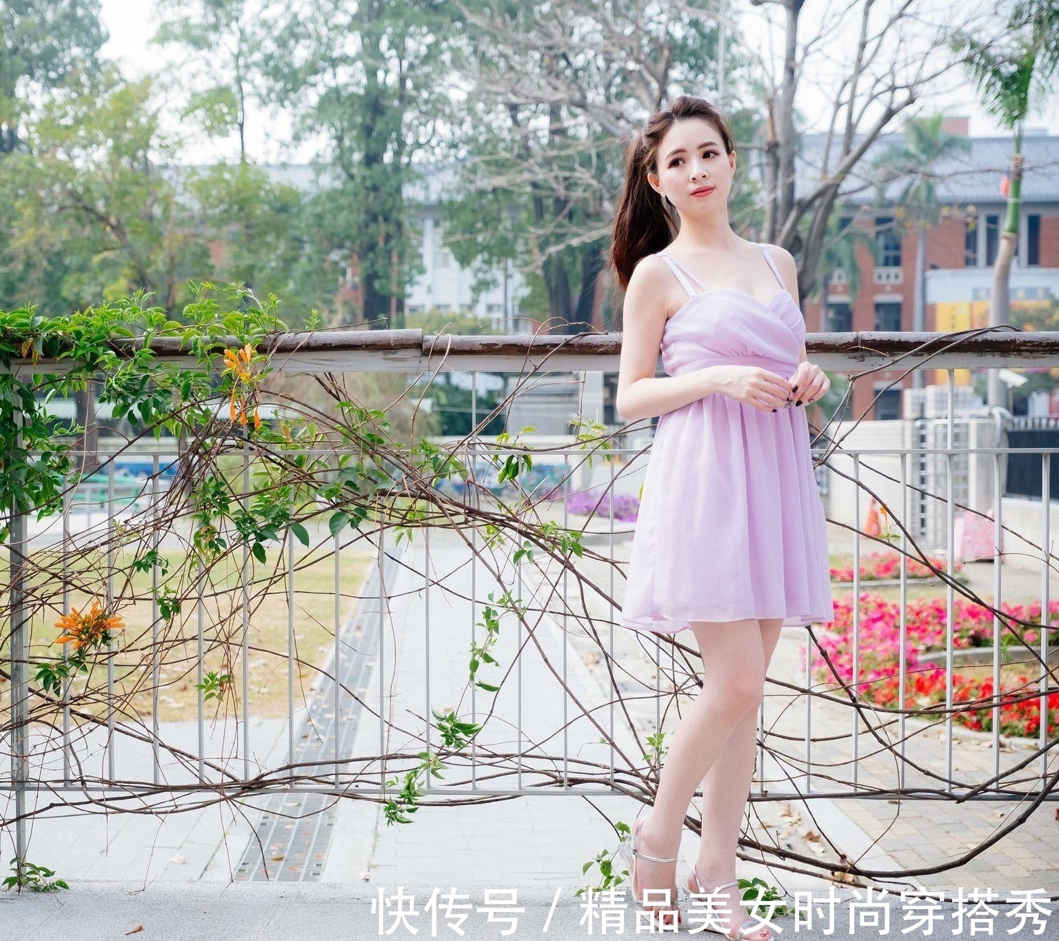 连衣裙 穿上这款清新甜美的浅紫色吊带连衣裙,你就是充满阳光的小少女