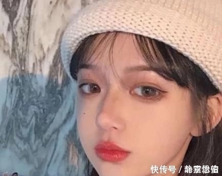 笑起来“贼甜”的女生,嘴巴多半有“3特征”,男生这是我女神