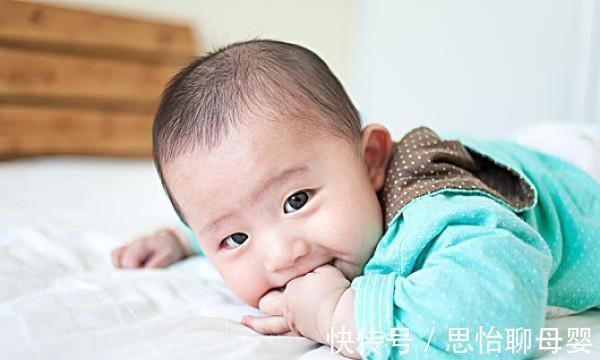 儿科医生|宝宝总喜欢吮吸手指?妈妈踏实住,口欲期的吃手动作有重要作用