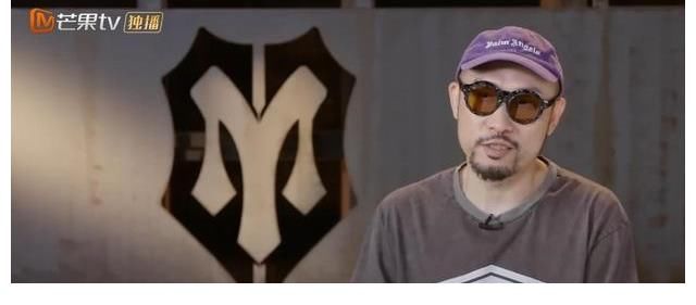 飛云之下|《披荊斬棘》二公表演，林志炫跌落舞臺，落淚道歉，引起全網(wǎng)共鳴